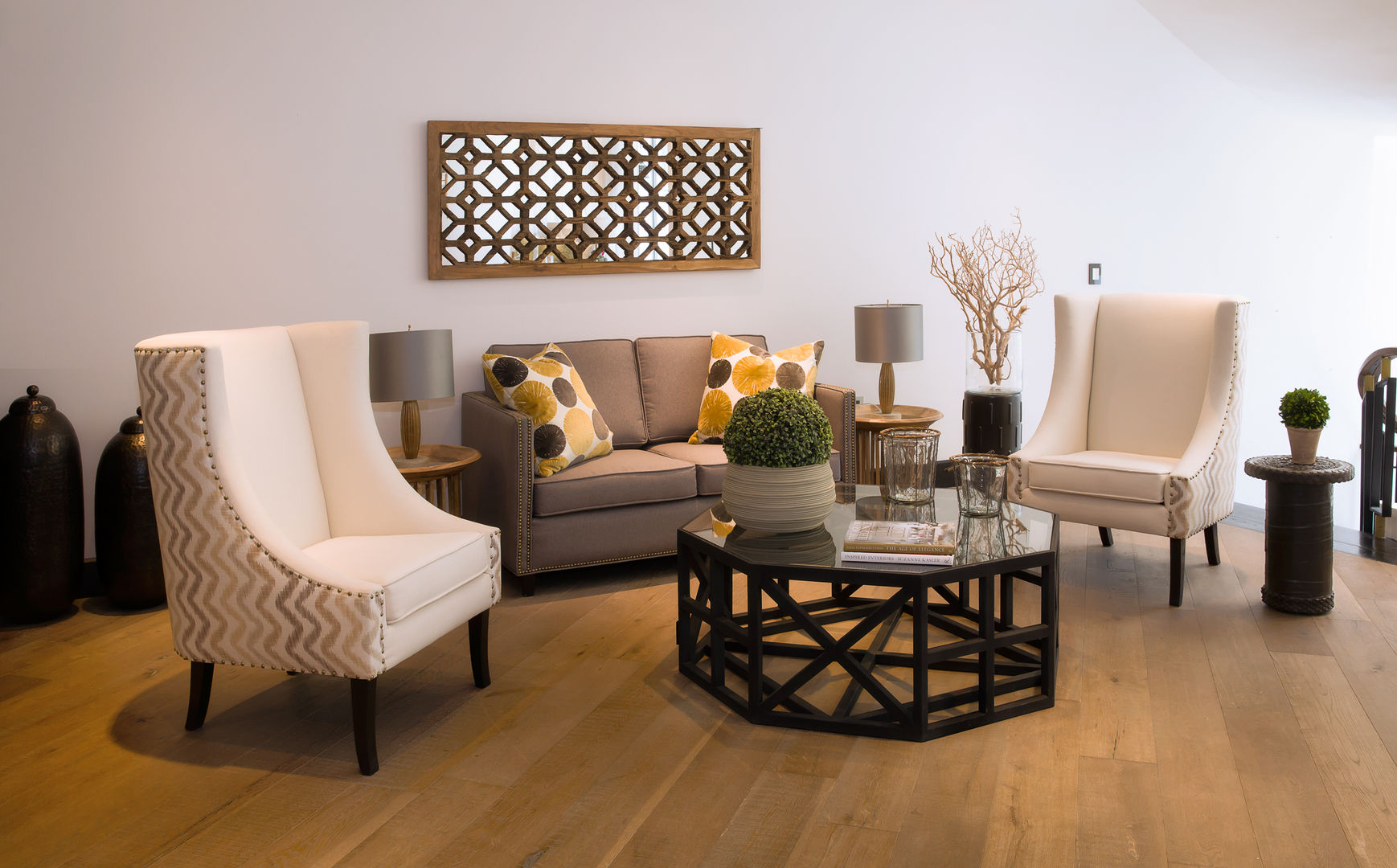 SHOWROOM LUXOREMA, LUXOREMA LUXOREMA Eclectic style living room