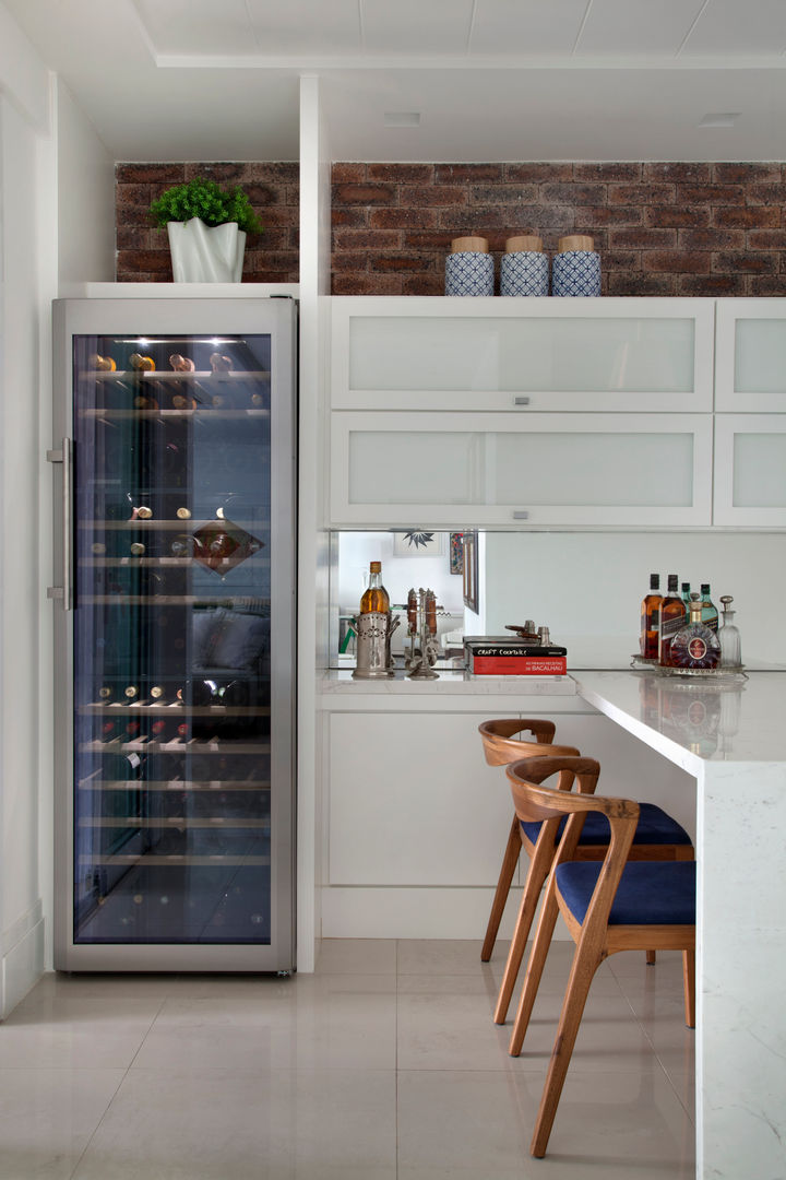 homify Modern wine cellar