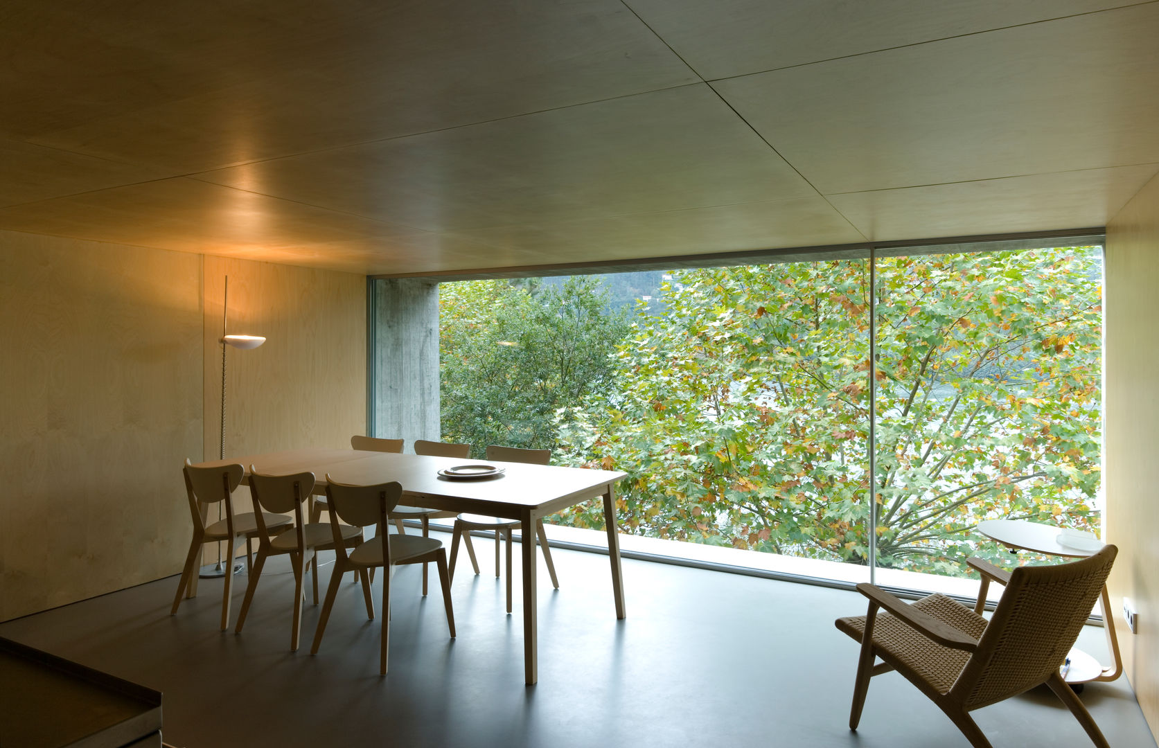 Casa no Gerês, CORREIA/RAGAZZI ARQUITECTOS CORREIA/RAGAZZI ARQUITECTOS Janelas e portas modernas