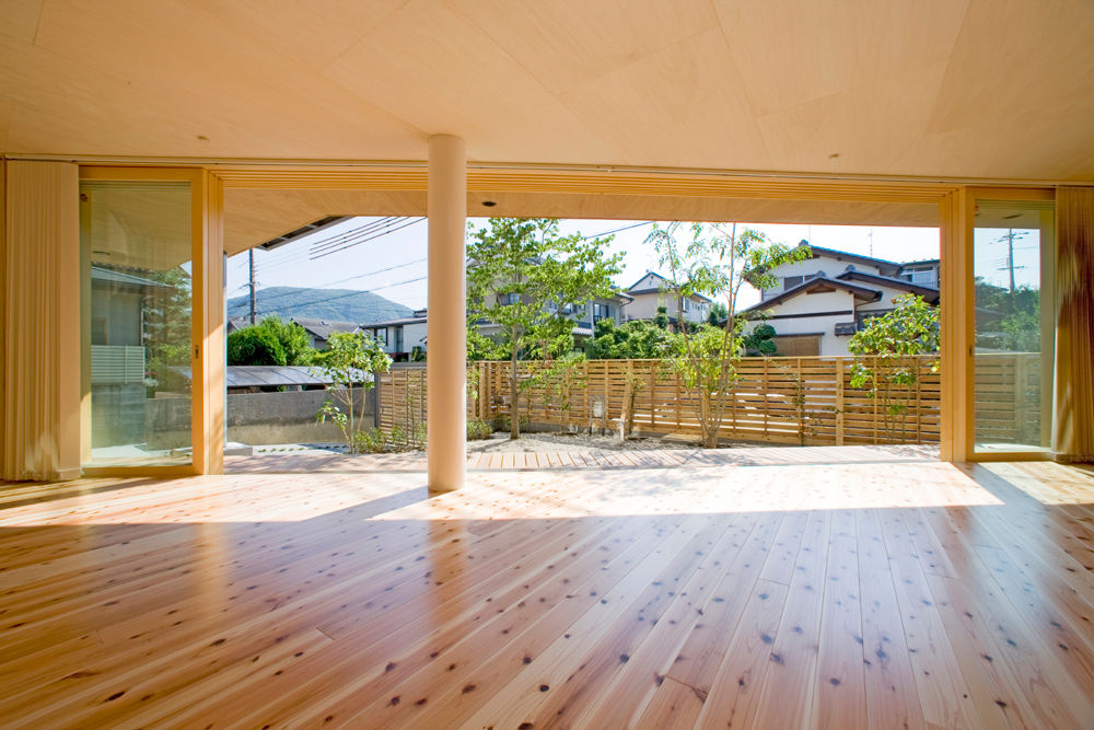 山月荘／House moon over a mountain, 松下建築設計 一級建築士事務所／Matsushita Architects 松下建築設計 一級建築士事務所／Matsushita Architects Гостиные в эклектичном стиле