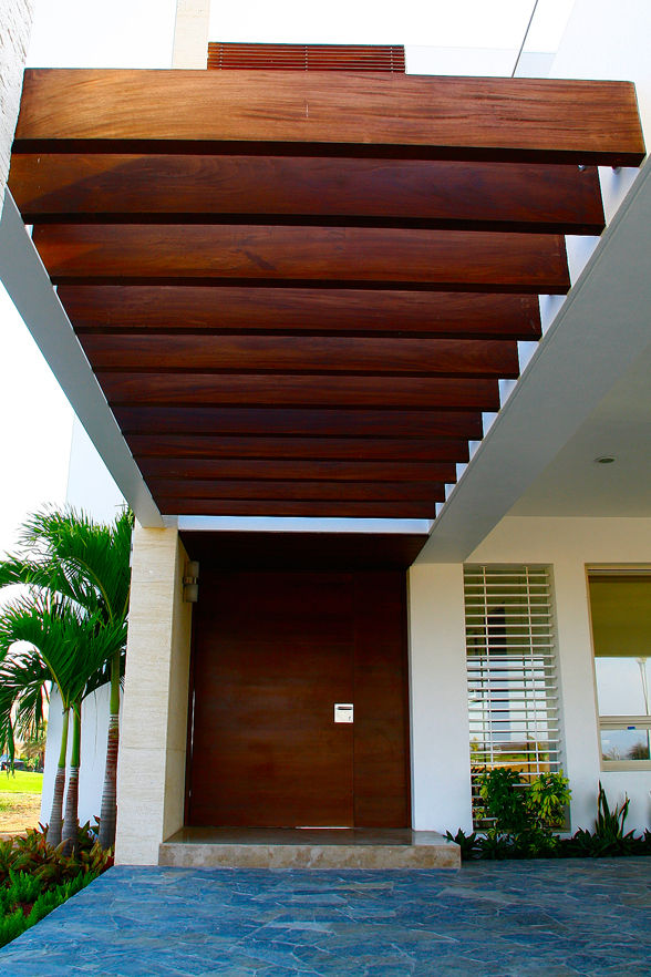 Casa Mazatlán homify Puertas y ventanas de estilo moderno