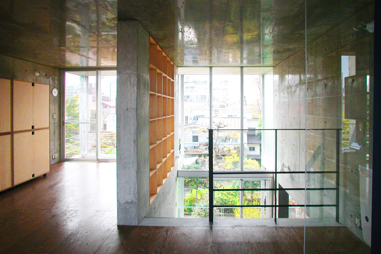 緑に囲まれたステージ, ユミラ建築設計室 ユミラ建築設計室 Cửa sổ & cửa ra vào phong cách hiện đại