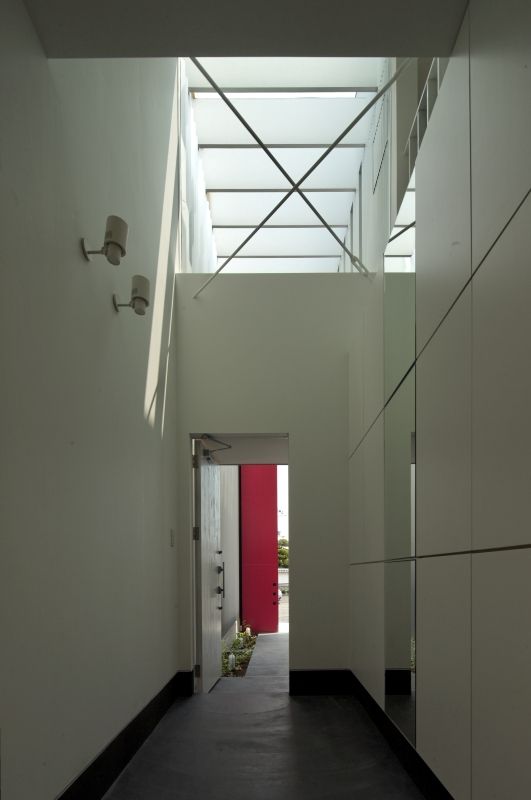 松原の黒い家, eu建築設計 eu建築設計 現代風玄關、走廊與階梯