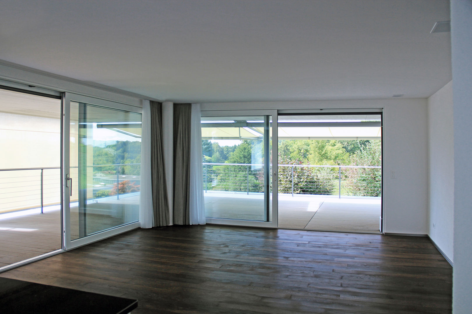 Anbau einer Einliegerwohnung, Schweizer Architekten HTl/STV Schweizer Architekten HTl/STV Salas de estar modernas