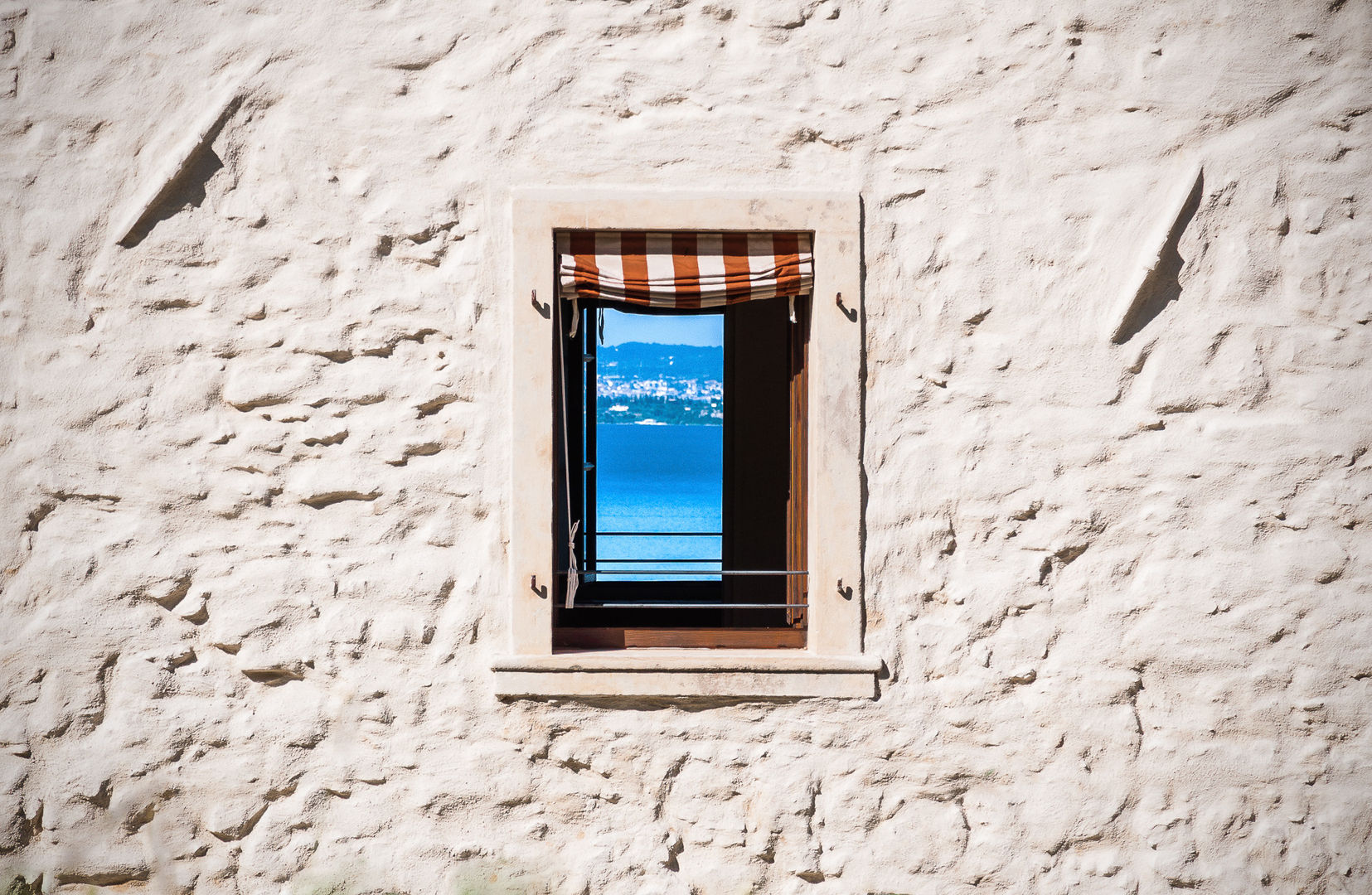 08 - Particolare finestra su prospetto nord-est Studio Athesis Finestre & Porte in stile rurale