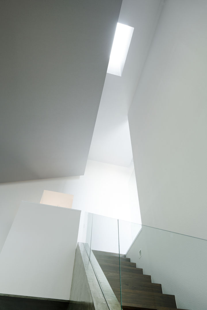 House of Representation, Form / Koichi Kimura Architects Form / Koichi Kimura Architects モダンスタイルの 玄関&廊下&階段