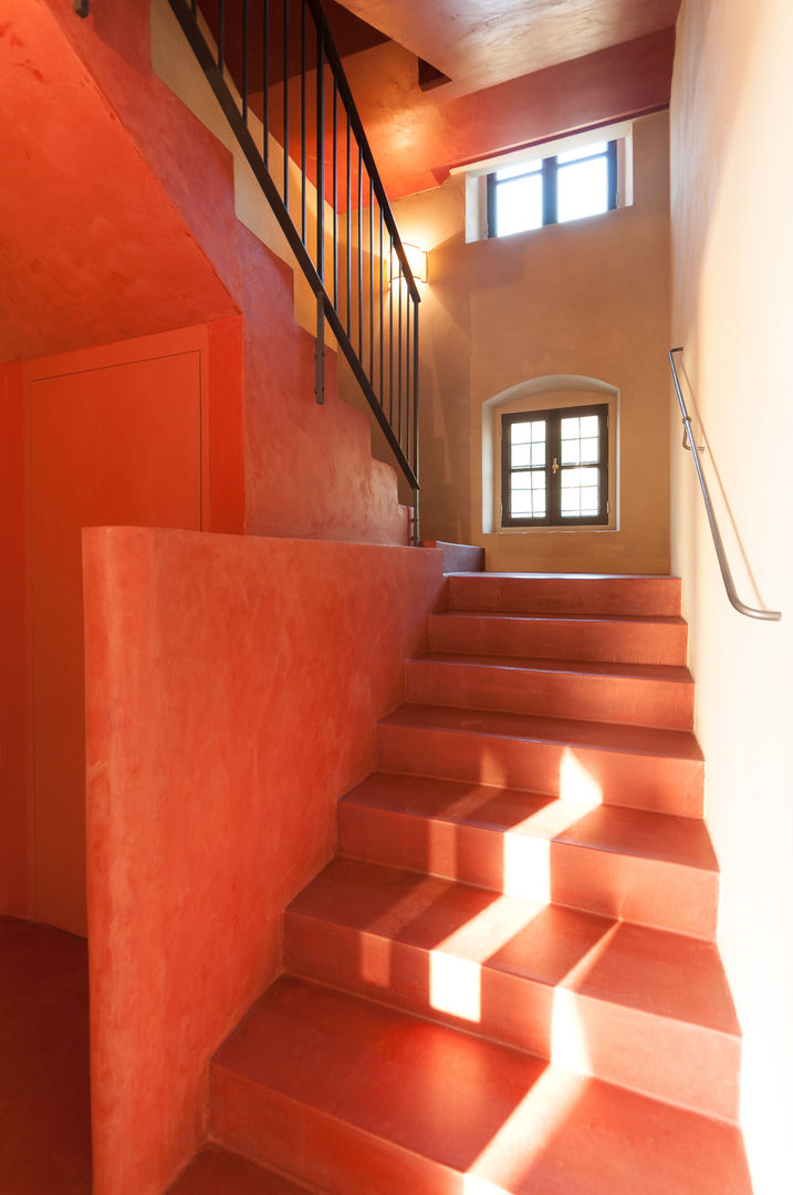 62 - Scala - Finitura in cemento colorato a spolvero Studio Athesis Pareti & Pavimenti in stile minimalista