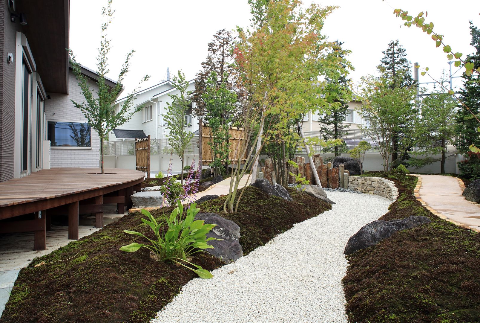 もてなしの家・和のエスプリを継ぐ家, やまぐち建築設計室 やまぐち建築設計室 สวน