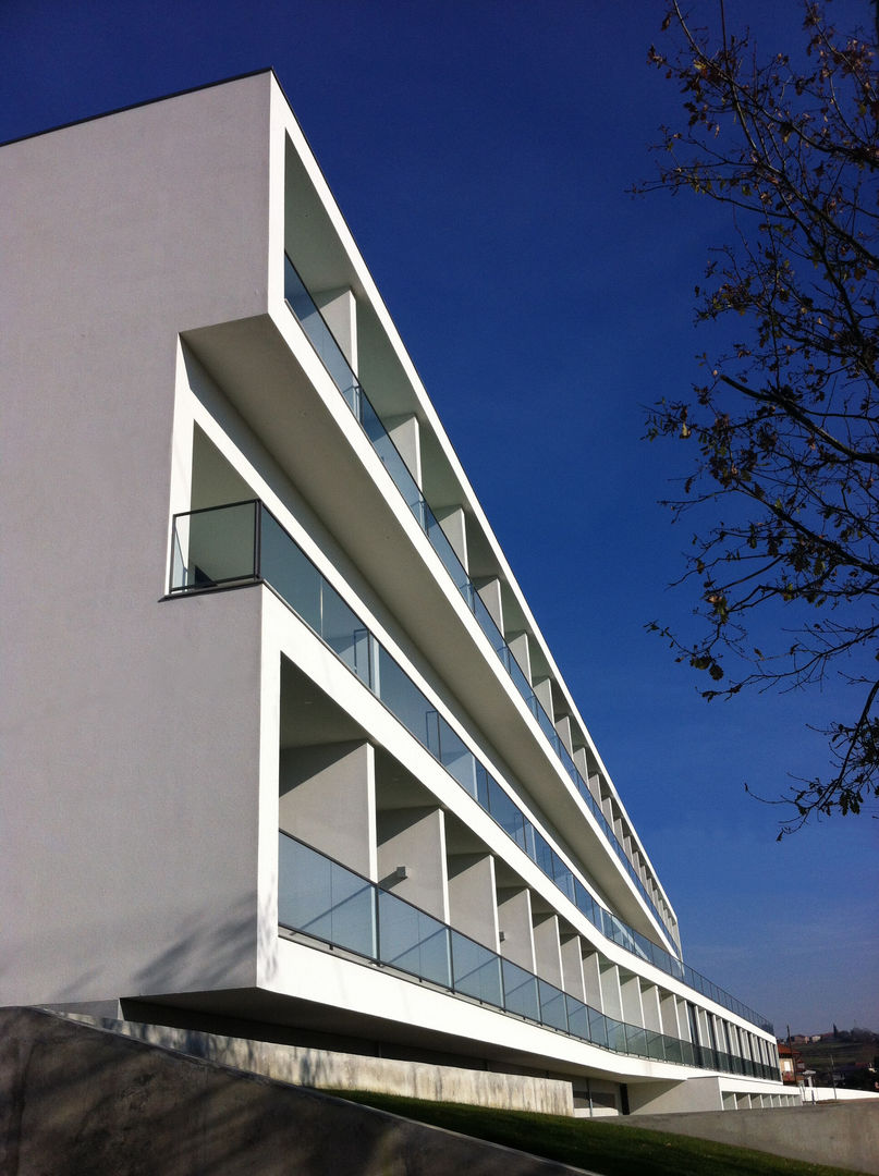 Eldery Residential Building, Atelier d'Arquitetura Lopes da Costa Atelier d'Arquitetura Lopes da Costa Casas estilo moderno: ideas, arquitectura e imágenes