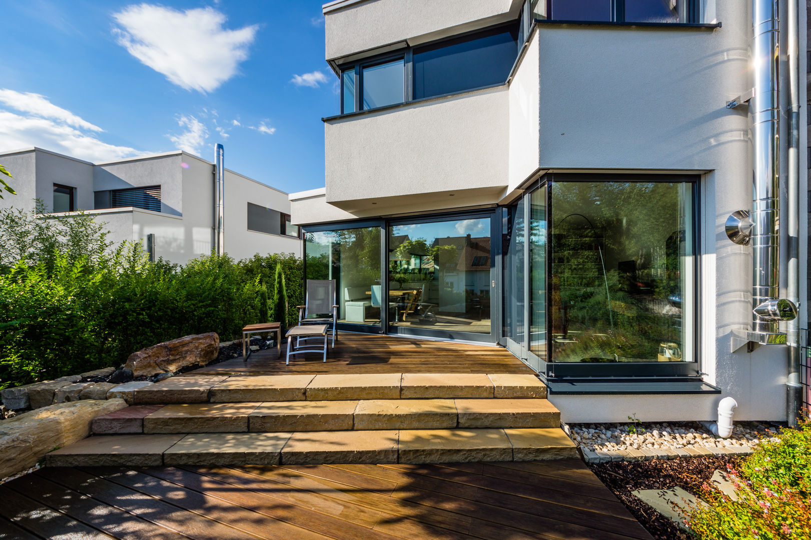 Fanned House - Single Family House in Weinheim, Germany, Helwig Haus und Raum Planungs GmbH Helwig Haus und Raum Planungs GmbH Garage/shed