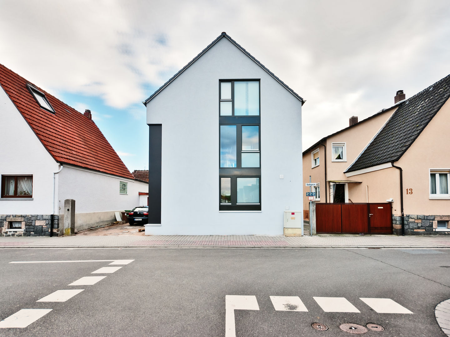 Box House - Single Family House in Lorsch, Germany, Helwig Haus und Raum Planungs GmbH Helwig Haus und Raum Planungs GmbH منازل