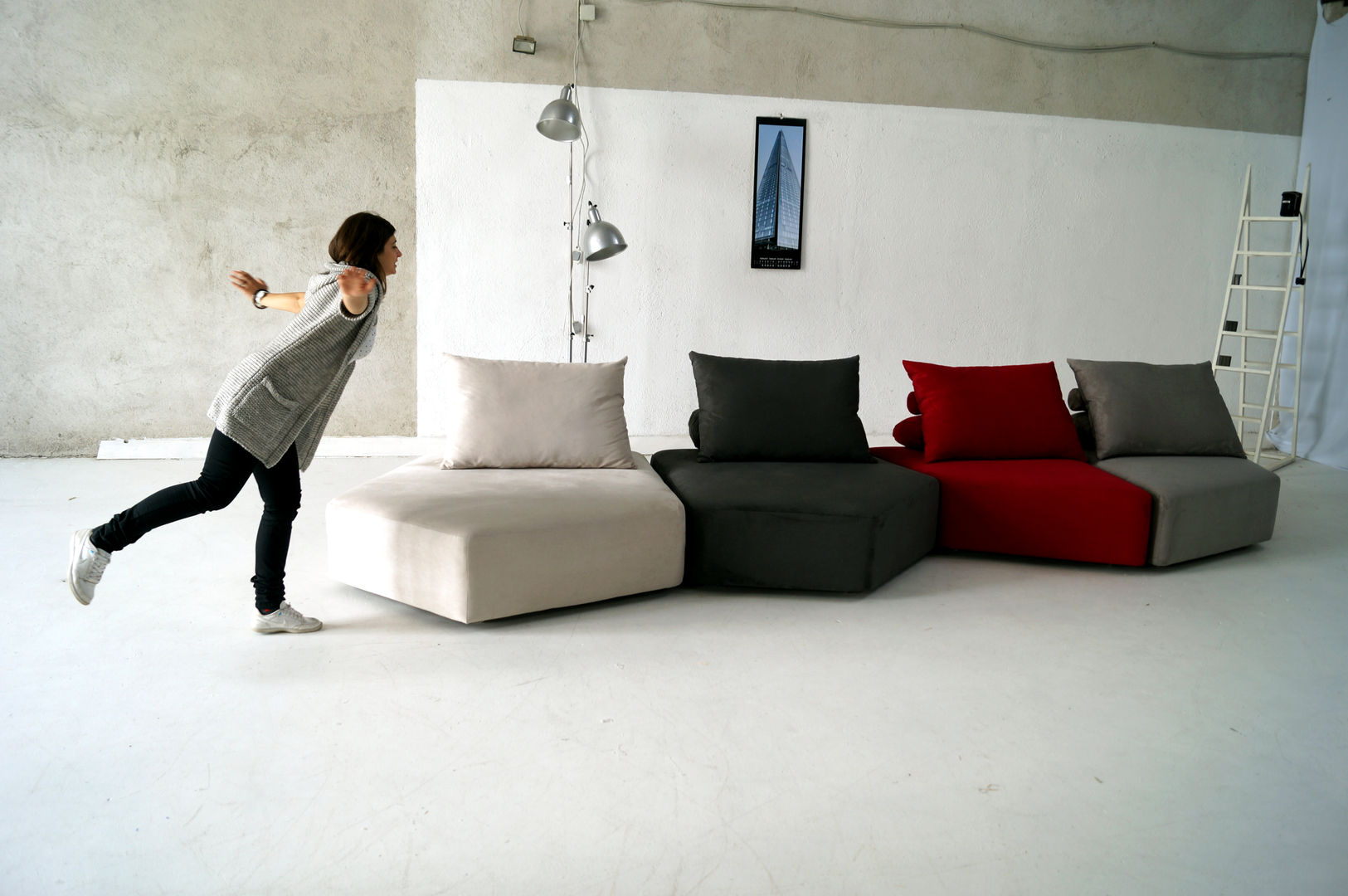 homify Salas modernas Sofás y sillones