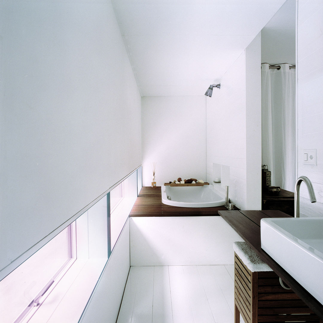 case Bircat, Cattaneo Brindelli architetti associati Cattaneo Brindelli architetti associati Banheiros minimalistas