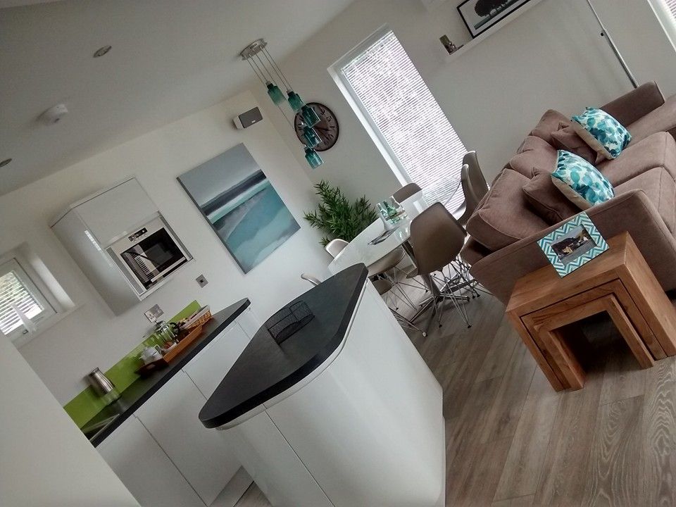 Gwel an Mor - Kitchen / Living Area Building With Frames Modern Yemek Odası Ahşap Ahşap rengi