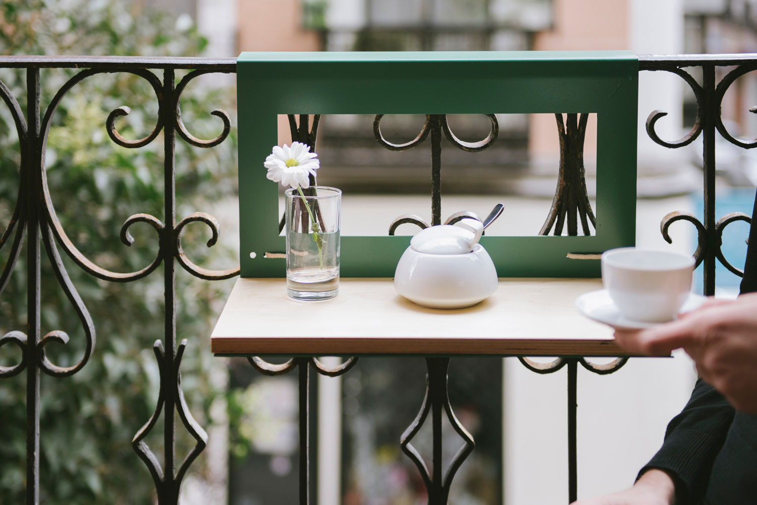 homify Balcones y terrazas modernos: Ideas, imágenes y decoración Muebles