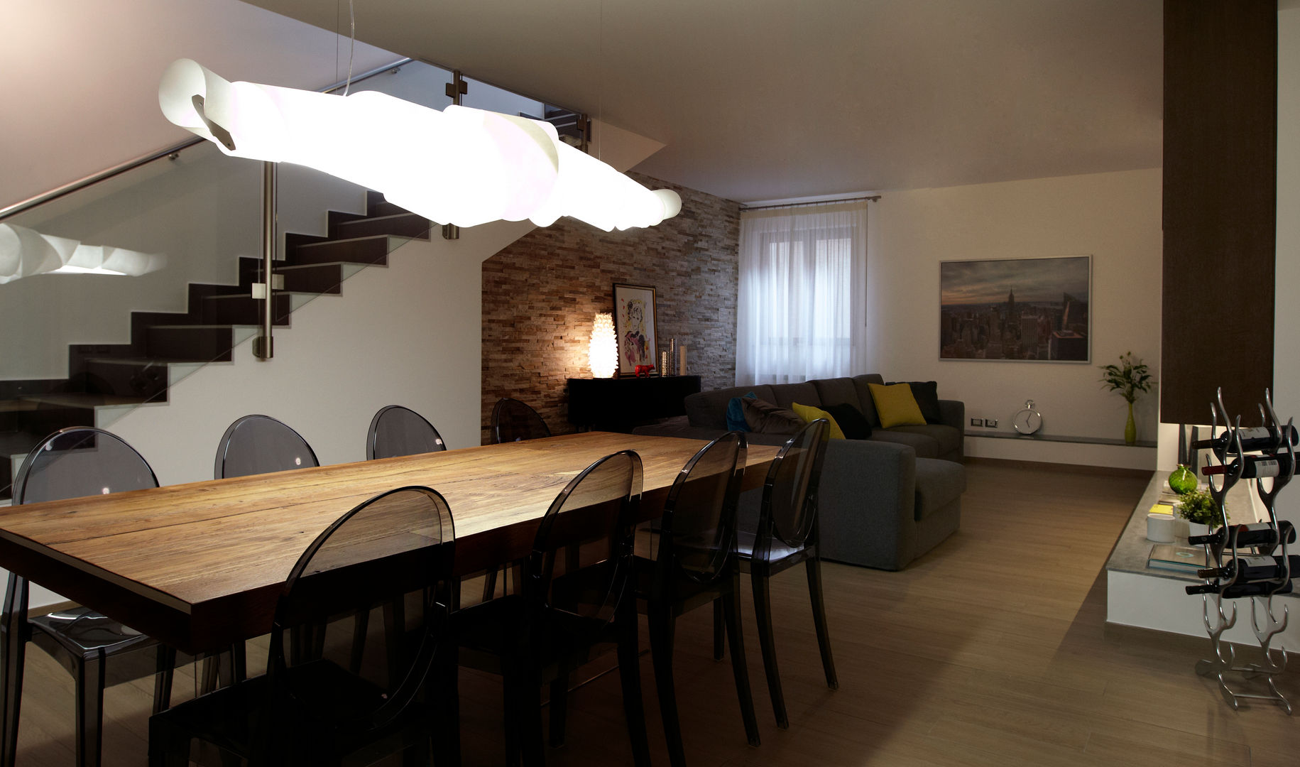 Colore e calore: riqualificazione di una villa, marco olivo marco olivo Modern dining room