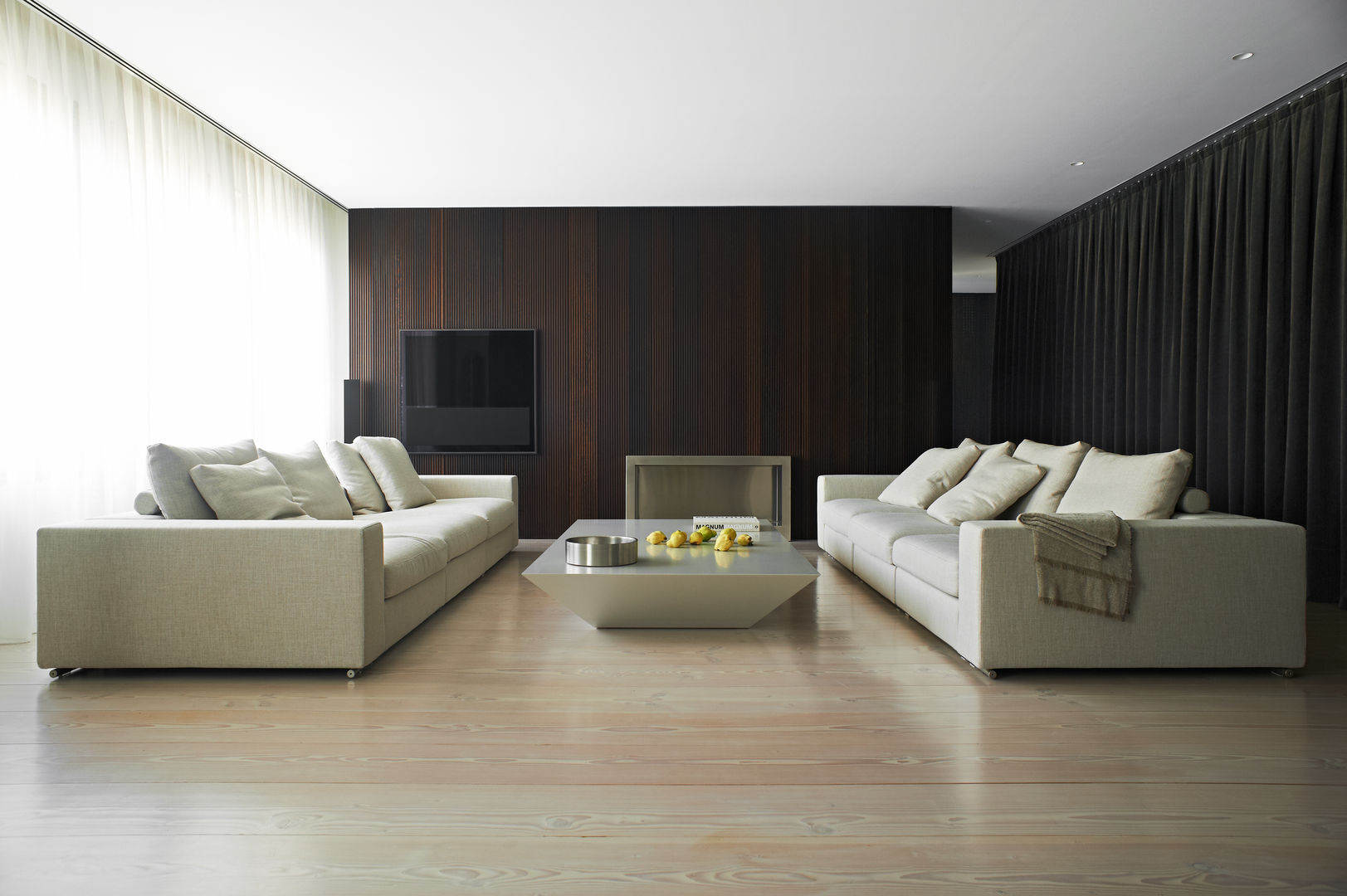 A HOUSE, Vaíllo & Irigaray Vaíllo & Irigaray Salas de estilo minimalista
