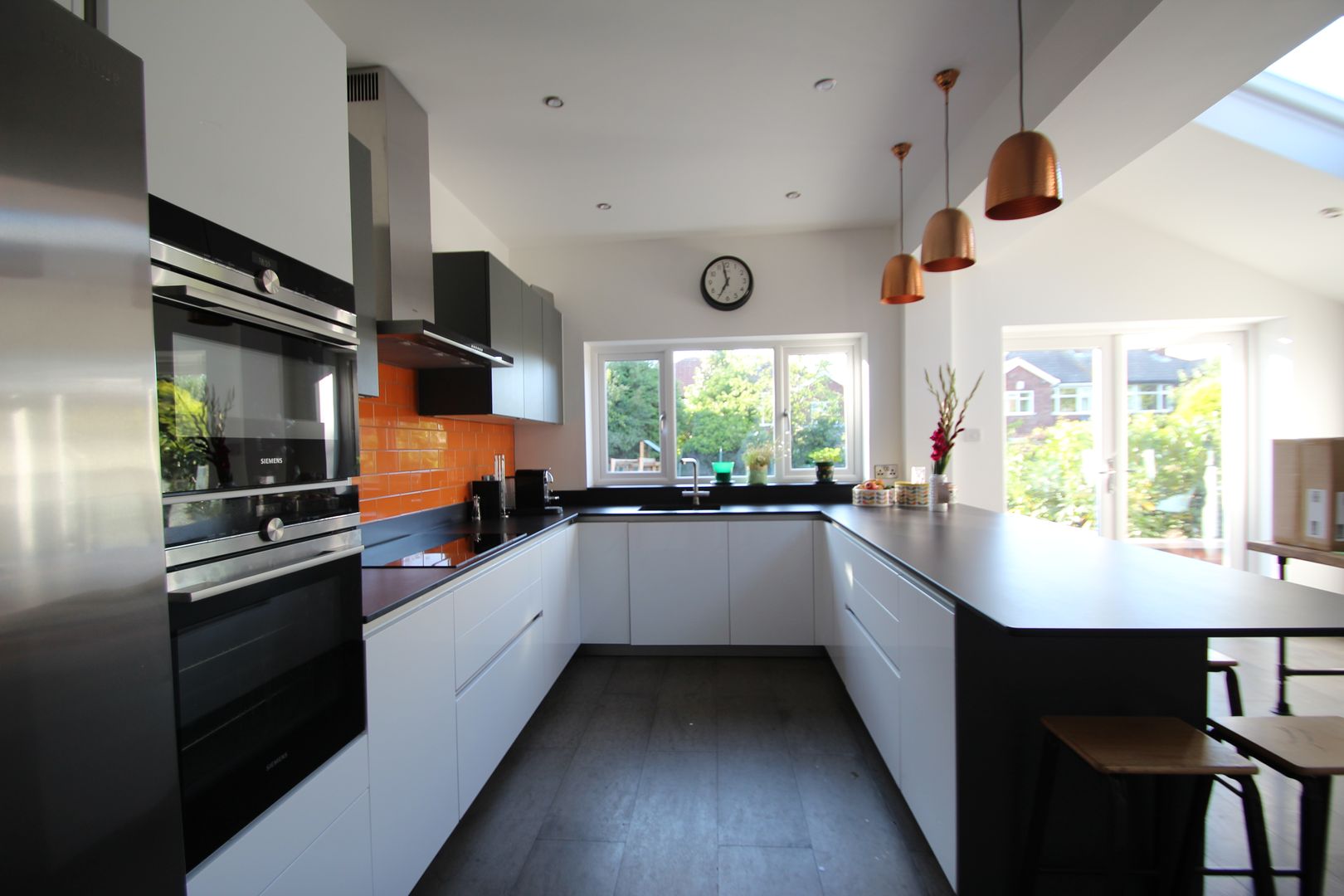 ​White and grey Schuller units with solid black Dekton worktops (by Cosentino) AD3 Design Limited مطبخ