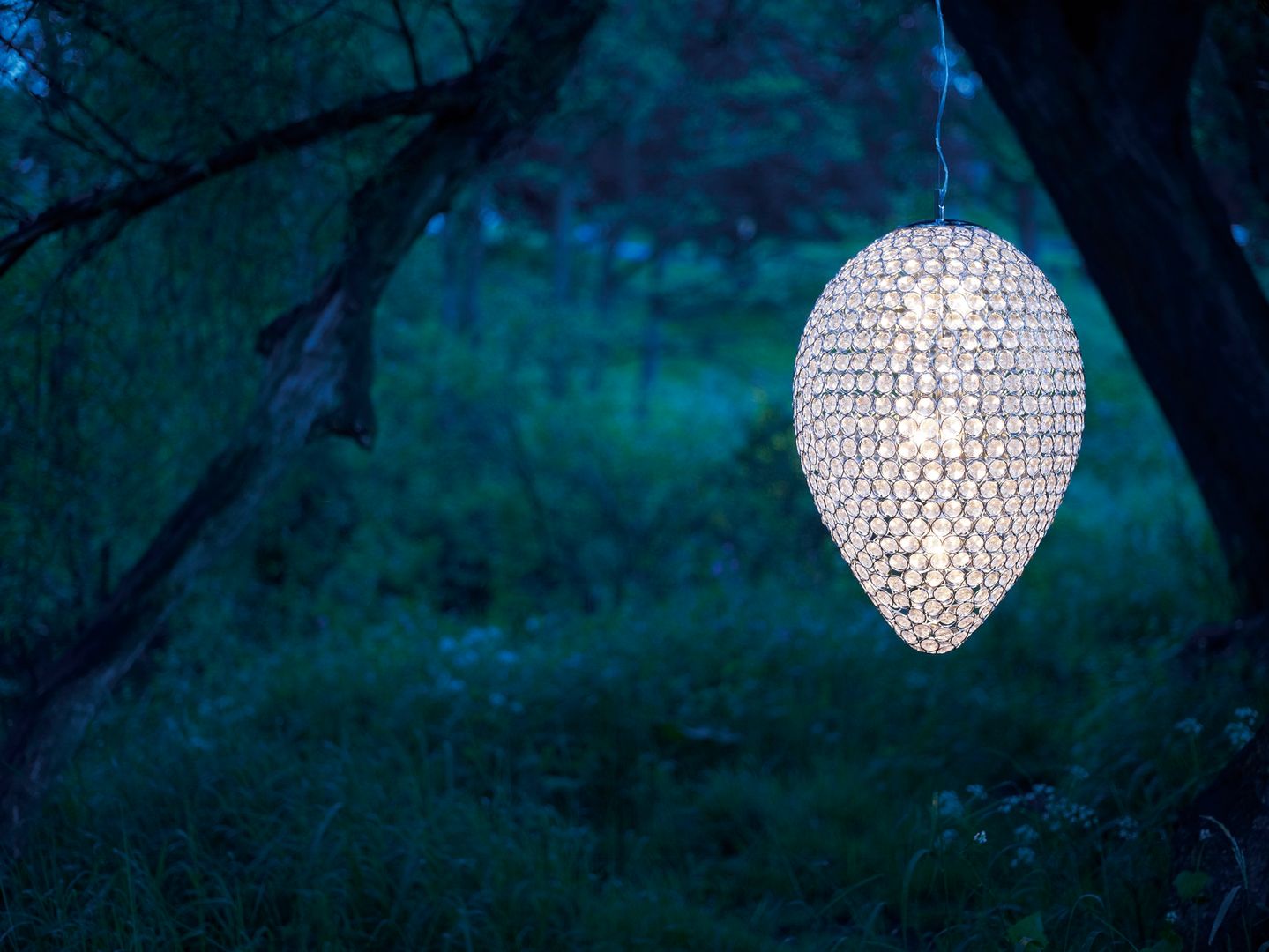 Frost pendant at dusk close up landscape, The Lighting Store The Lighting Store غرفة السفرة إضاءة