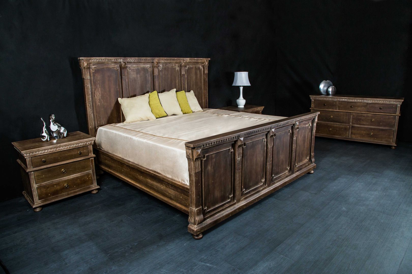 Nuestra Linea Vintage Restaurada, Consorcio del Toro Consorcio del Toro Phòng ngủ phong cách chiết trung Beds & headboards