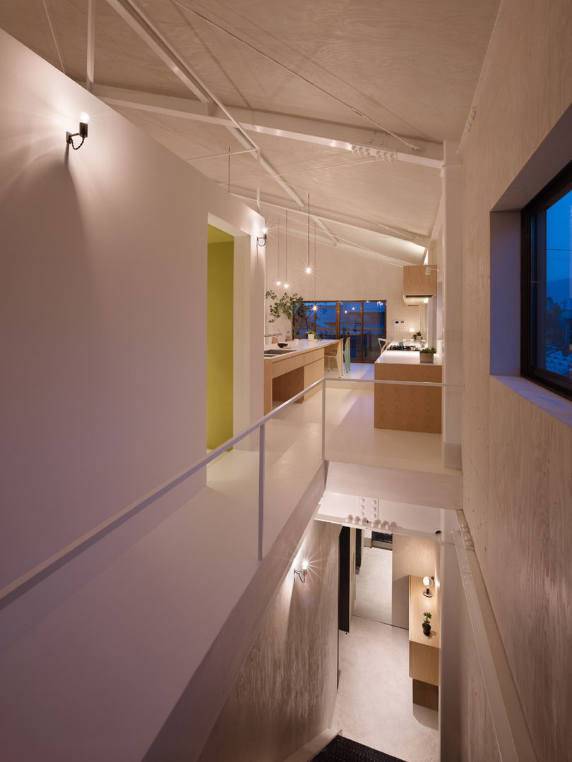 House in Yoro, AIRHOUSE DESIGN OFFICE AIRHOUSE DESIGN OFFICE Minimalistische woonkamers