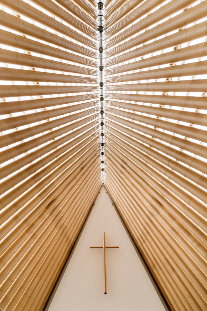 ​Cardboard Cathedral, 坂茂建築設計 (Shigeru Ban Architects) 坂茂建築設計 (Shigeru Ban Architects) الغرف