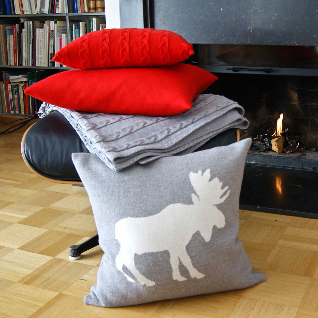 Elk – sanfter Riese auf warmer Merinowolle , Lenz & Leif Lenz & Leif Scandinavian style living room Accessories & decoration