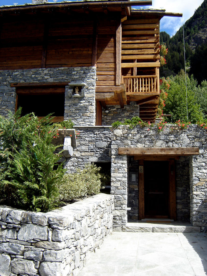 Ristrutturazione di charme a Courmayeur. Progetto a cura di arch. Alessandra Bonanni e Arch. Domenico Mazza, Alessandra Bonanni Studio Alessandra Bonanni Studio Rustic style house