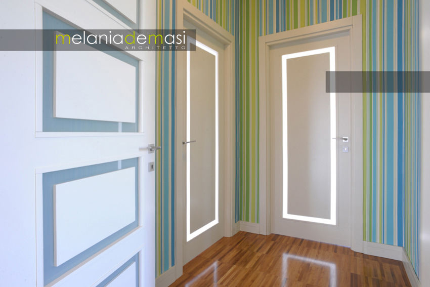 Casa Color, melania de masi architetto melania de masi architetto Corridor, hallway & stairs