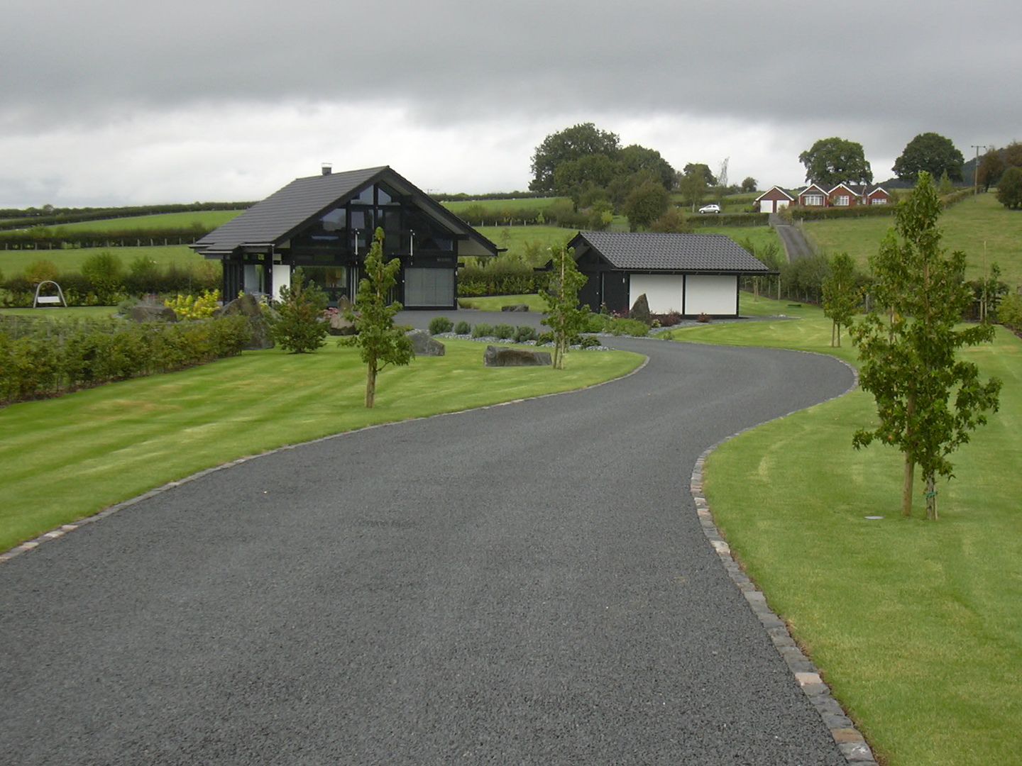 Driveway Unique Landscapes حديقة