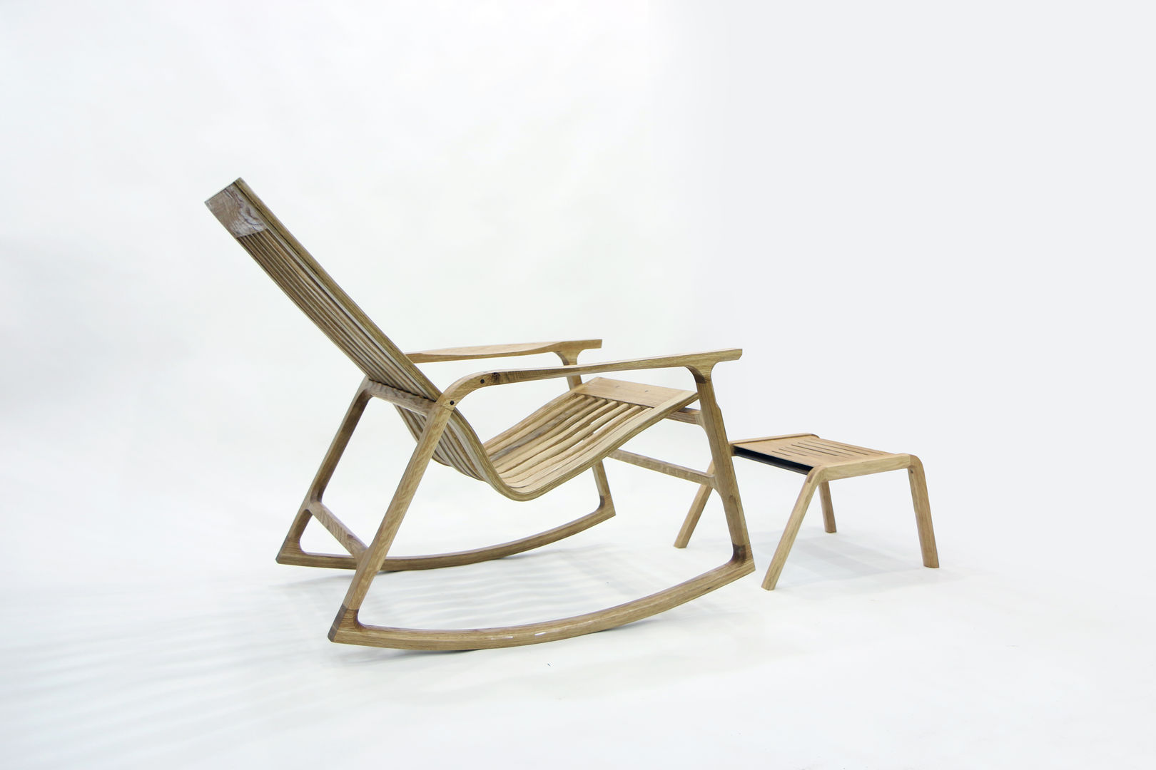 Kinetic Line_Rocking Chair, ARTIZAC ARTIZAC Salas de estilo moderno Iluminación