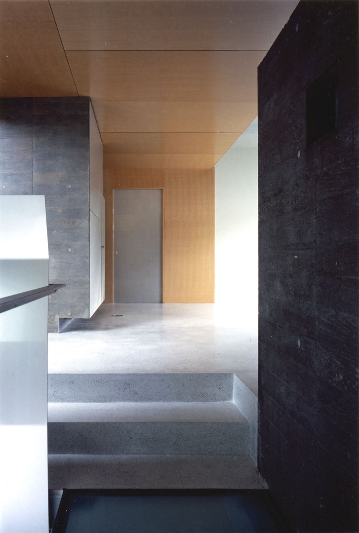 VILLA GAMAGORI, JWA，Jun Watanabe & Associates JWA，Jun Watanabe & Associates Corredores, halls e escadas modernos