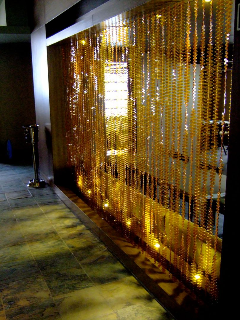 Topaz Leaf Bead Curtain, Memories of a Butterfly: Bead Curtains & Room Dividers Memories of a Butterfly: Bead Curtains & Room Dividers Otros espacios Piezas de Arte