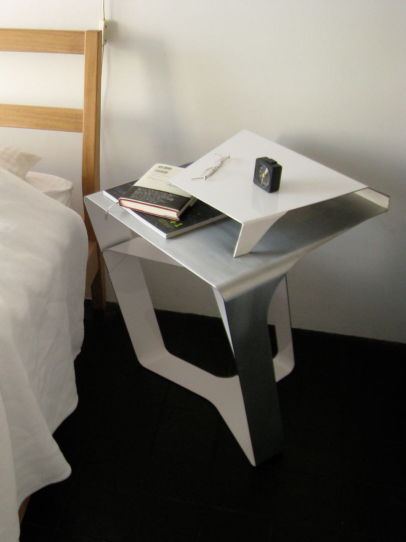 PLANE, Oyadica Oyadica オリジナルスタイルの 寝室 ベッドサイドテーブル