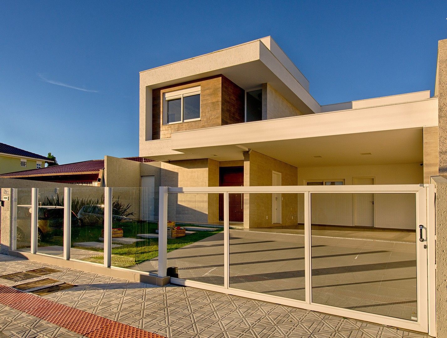 Fachada frontal Espaço do Traço arquitetura Casas modernas