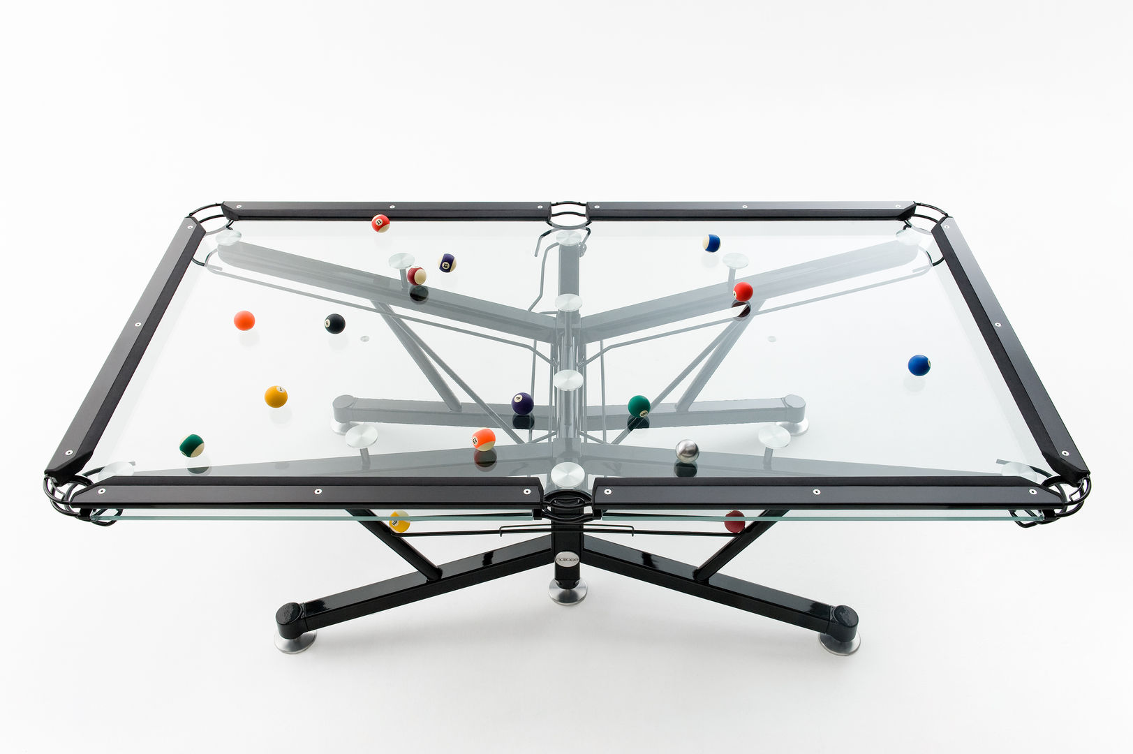 G1 Glass Pool Table, Quantum Play Quantum Play モダンデザインの 多目的室 家具