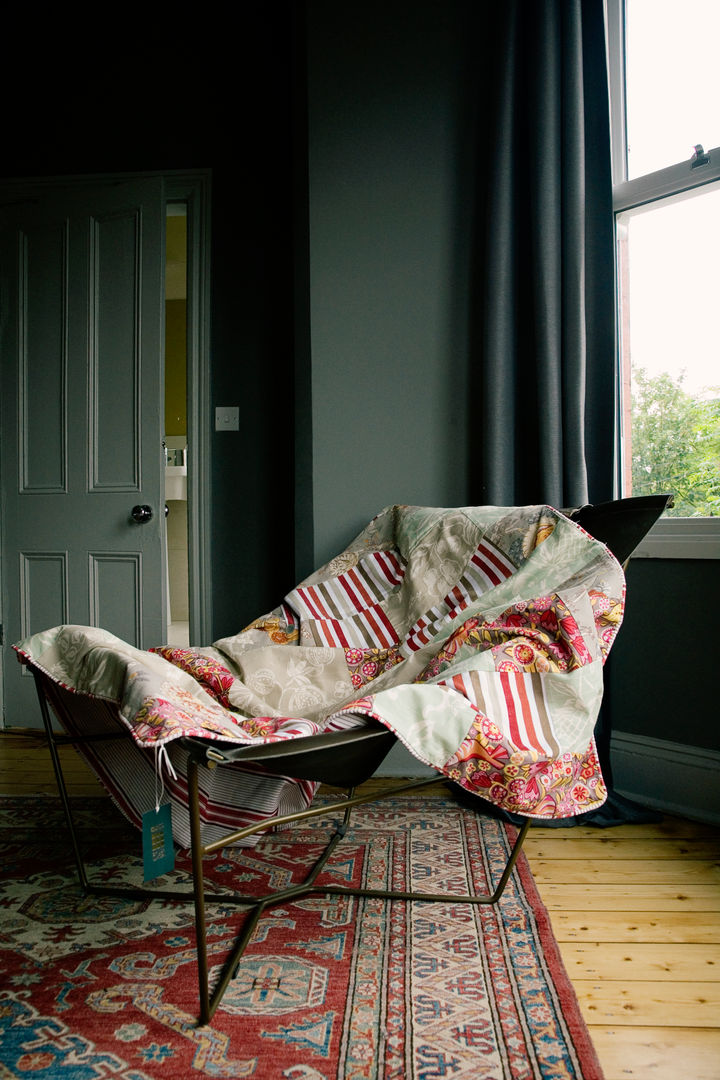 Cotton quilt Quilts by Lisa Watson Kamar Tidur Gaya Eklektik Textiles