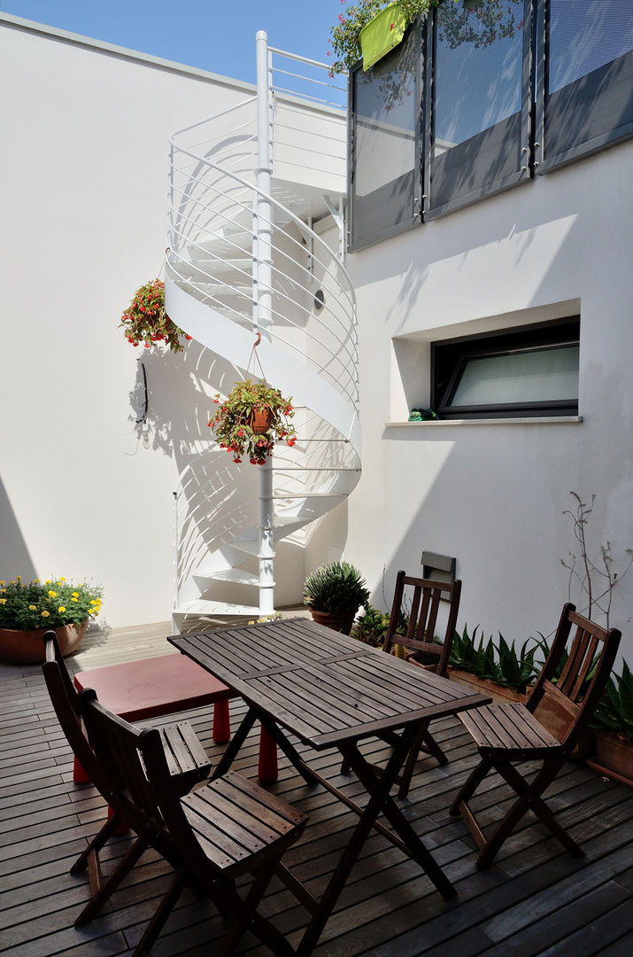 Sangervasio Loft, Massimo Adiansi Architetto Massimo Adiansi Architetto Industrial style balcony, veranda & terrace