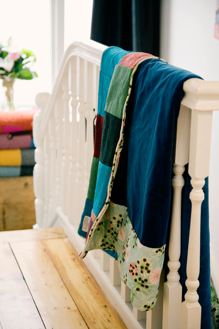 Brights velvet and Harris Tweed quilt Quilts by Lisa Watson غرفة نوم أقمشة و منسوجات