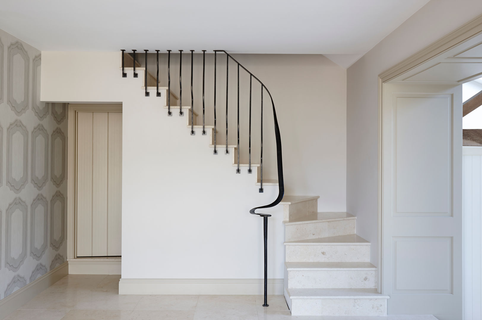 Barn conversion staircase 4211 Bisca Staircases راهرو سبک کلاسیک، راهرو و پله