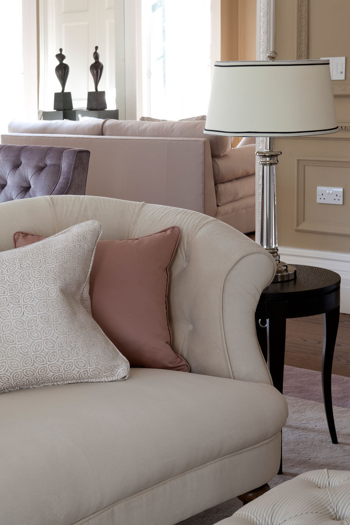 Living Room Roselind Wilson Design Salon moderne sofa,cushions,lamp,cream sofa,carpet,interior design