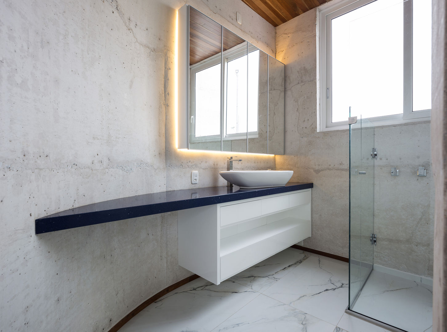 homify Salle de bain moderne