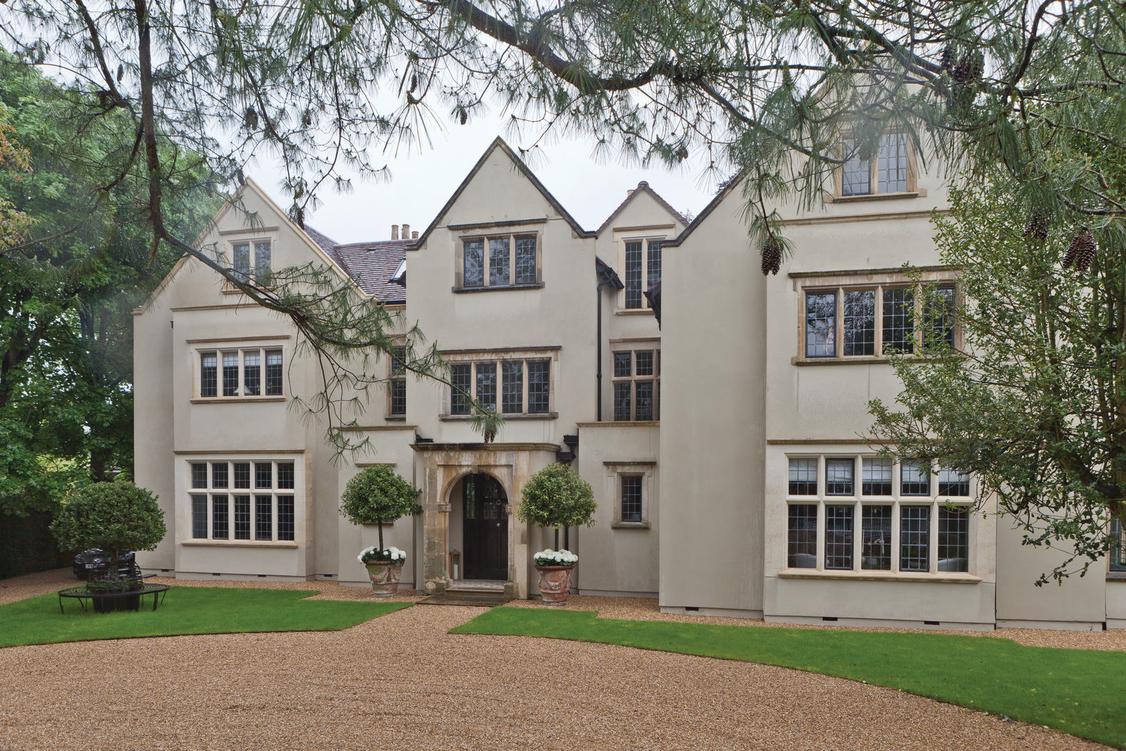 Heritage Bronze Casements with Applied Lead homify Puertas estilo clásico Metal Puertas