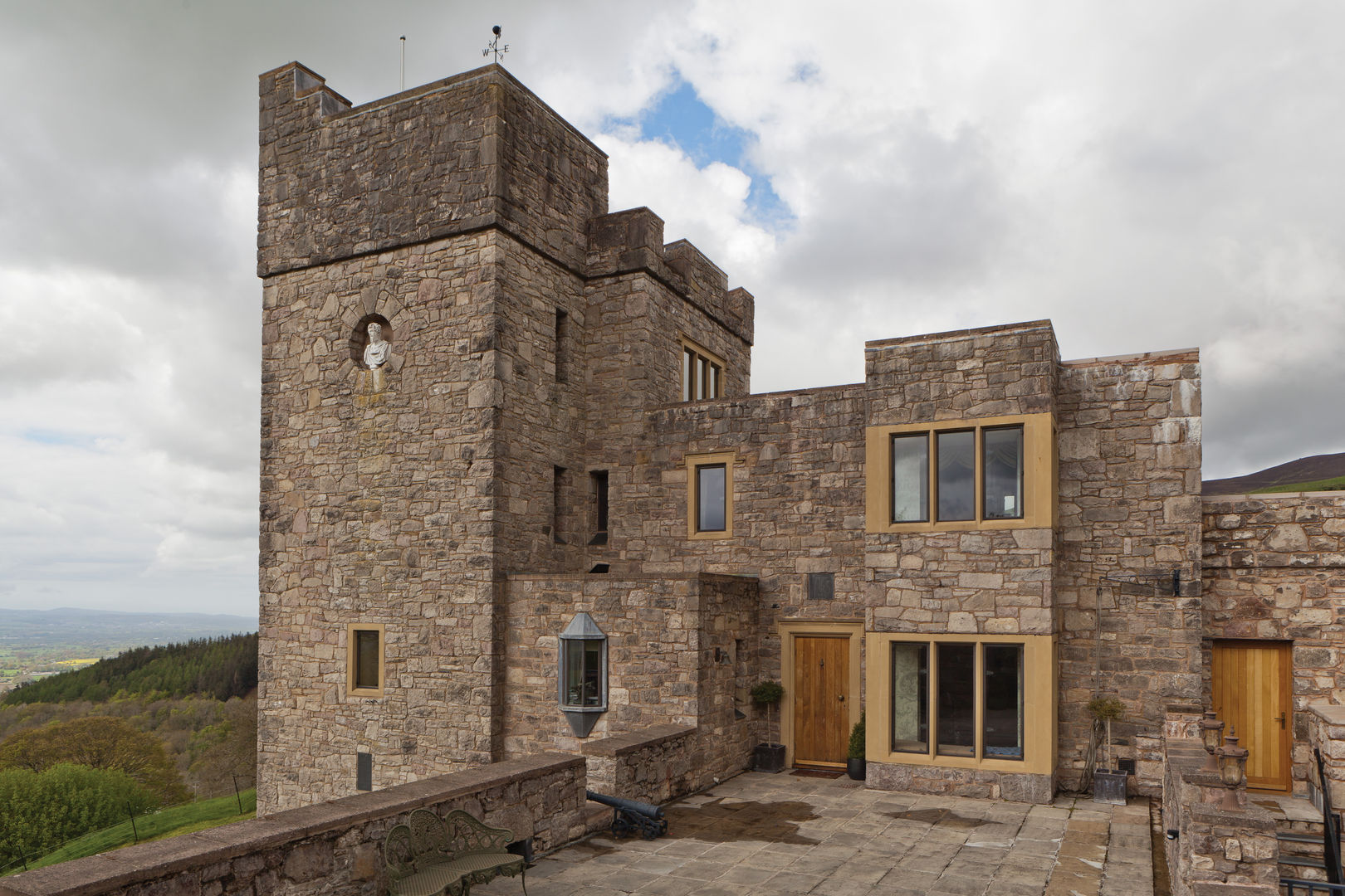 New Build with Heritage Bronze Casements homify Puertas estilo clásico Metal Puertas