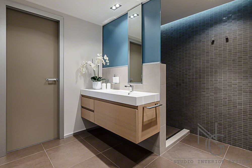 homify Modern style bathrooms