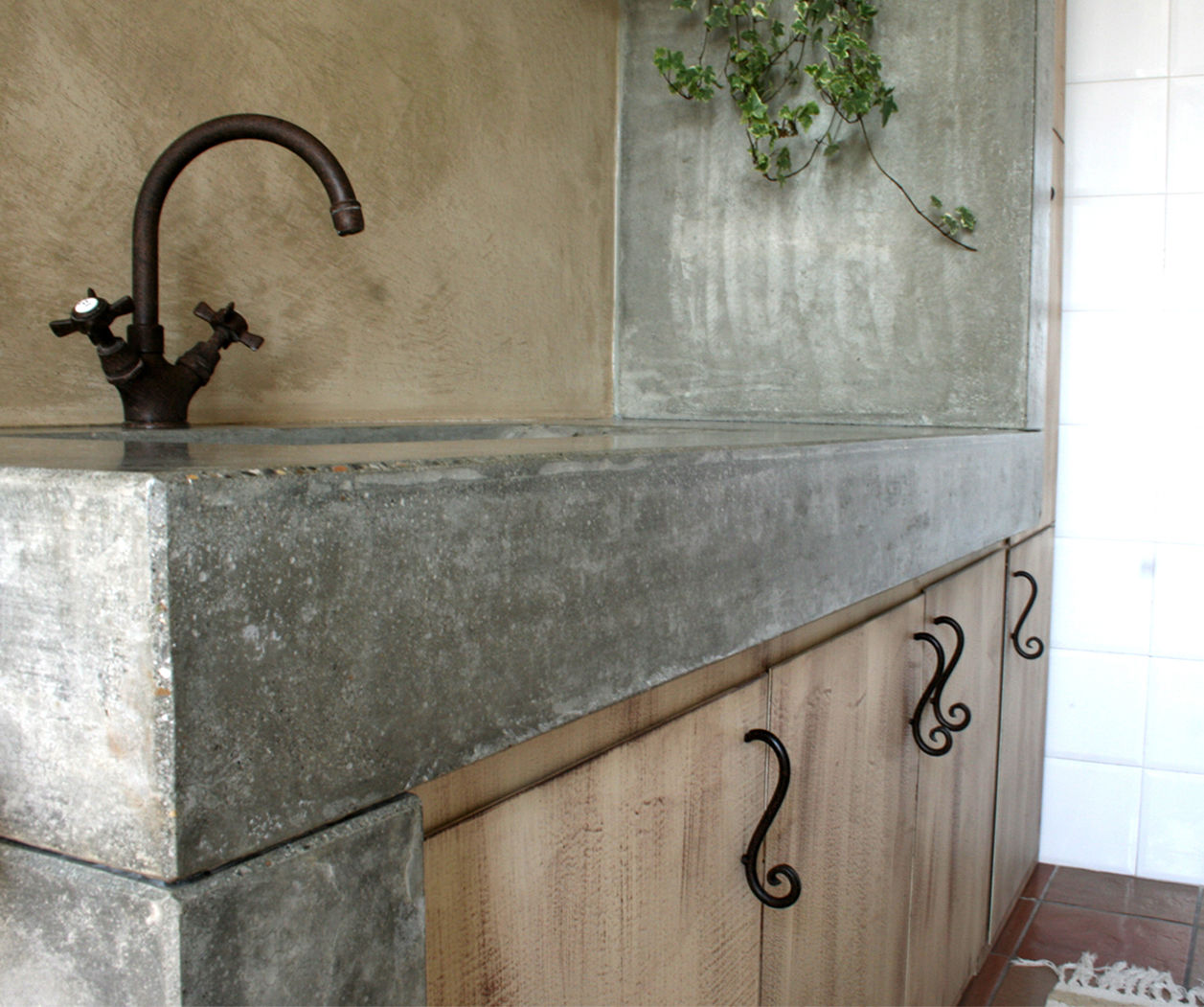 homify Rustic style bathroom Sinks