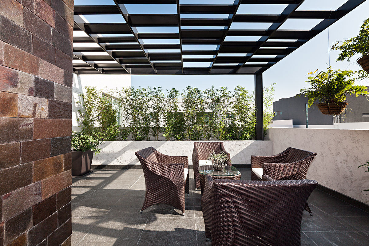 Terraza ARQUIPLAN Balcones y terrazas de estilo moderno