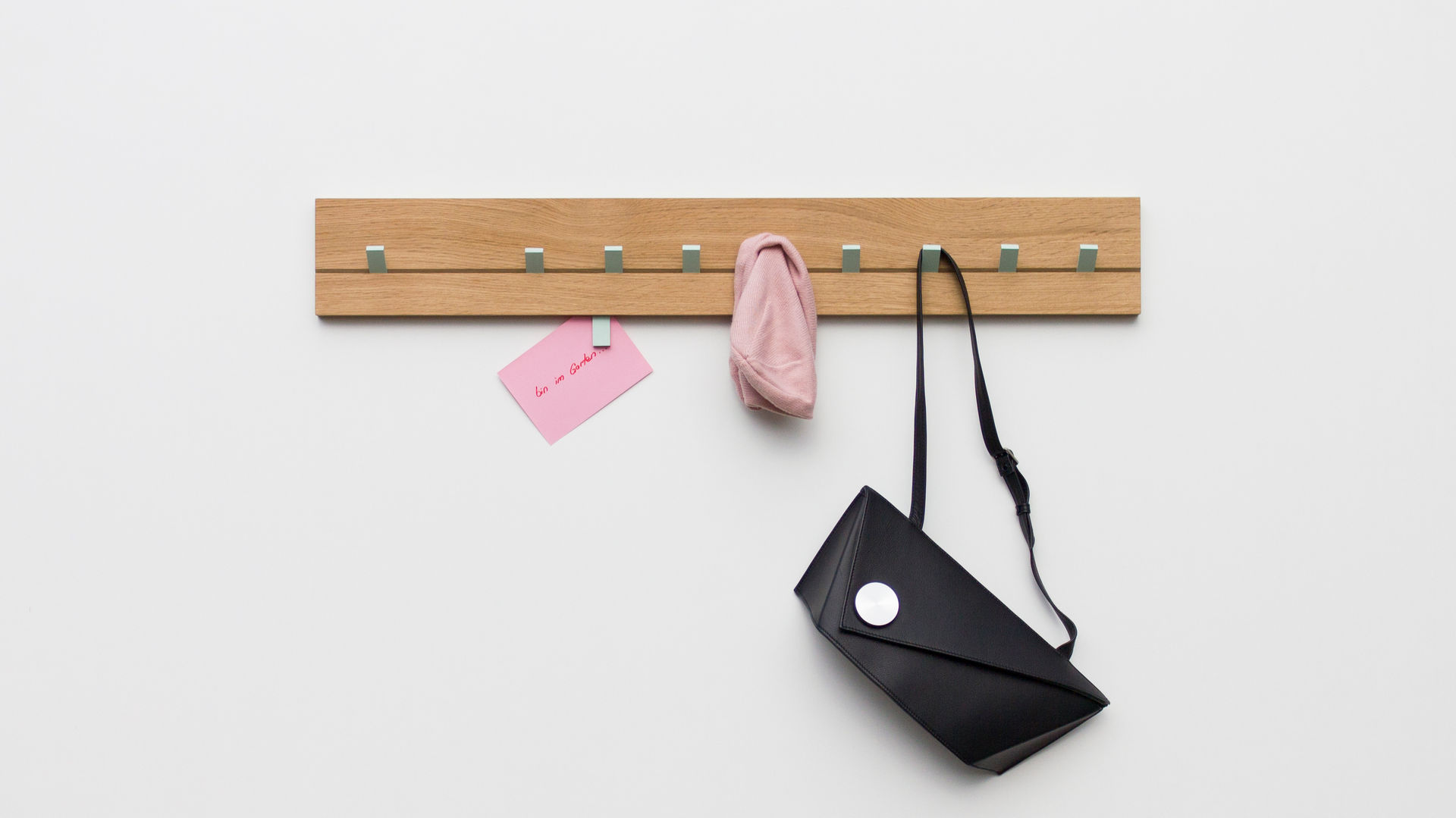 Kylie Garderobe, zweigespann – Atelier für Gestaltung zweigespann – Atelier für Gestaltung Minimalist corridor, hallway & stairs Wood Wood effect Clothes hooks & stands