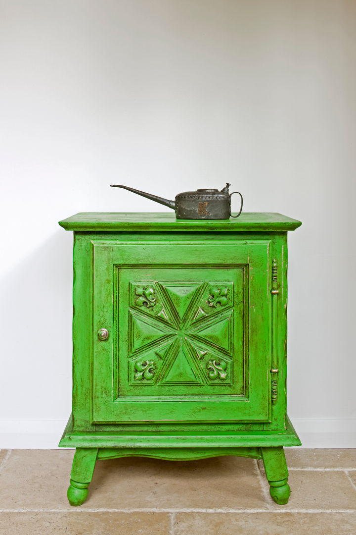 Cabinet painted in Chalk Paint decorative paint by Annie Sloan Annie Sloan Cocinas rústicas Armarios y estanterías