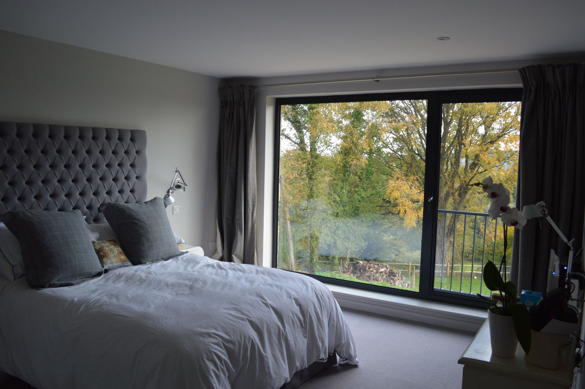 modern von ArchitectureLIVE, Modern juliet balcony,master bedroom,1960s home,house extension